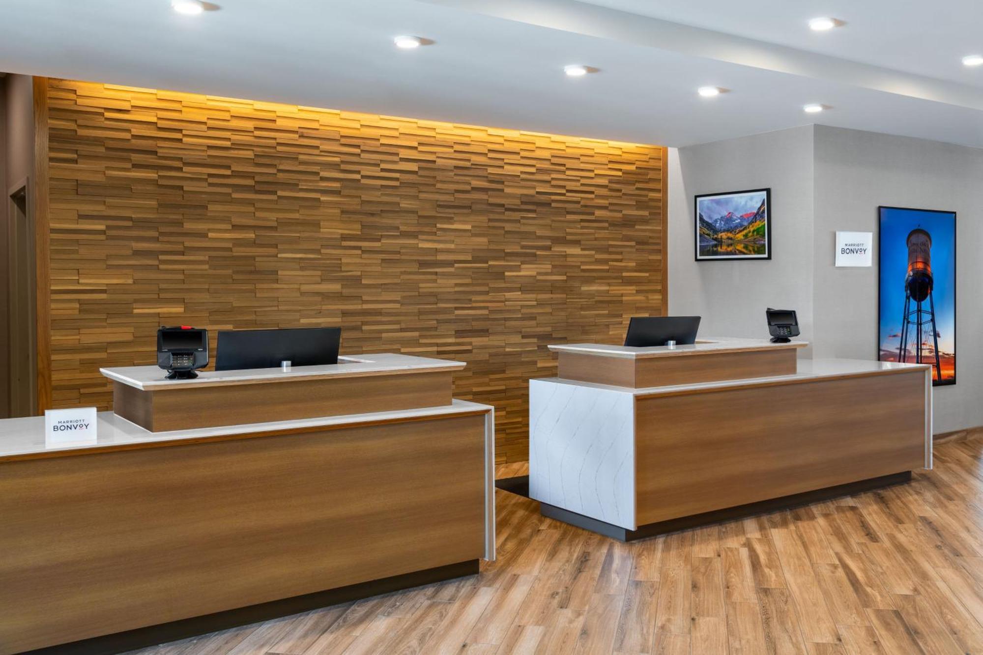 Hotel By Marriott Denver West